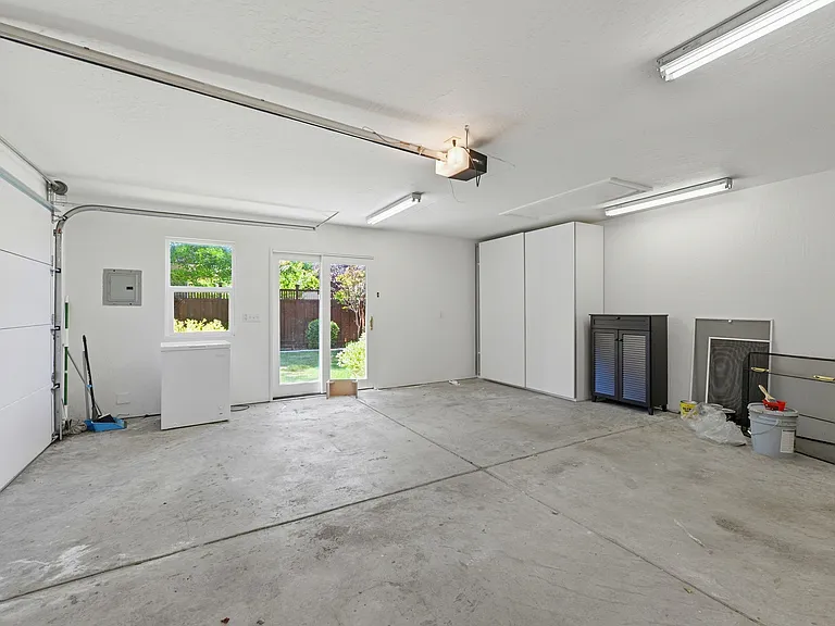 1506 Vancouver Ave — Photo 46