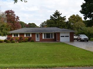 8884 Woodside Dr, Temperance, MI 48182