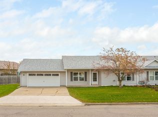 1121 Hummingbird Cir, Waterloo, IA 50702