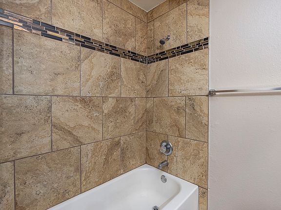 4th image of 810 Delmar Cir