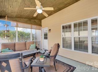 903 White Point Dr, Huntersville, NC 28078