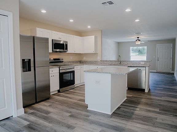 3rd image of 2729 Williston Dr
