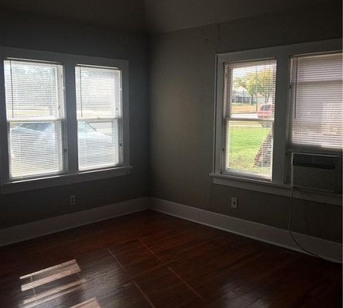 5th image of 327 SW Grand Blvd