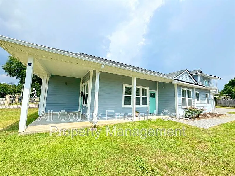 3 bed, 2.0 bath, 1900 sqft, $2,995 — Photo 4
