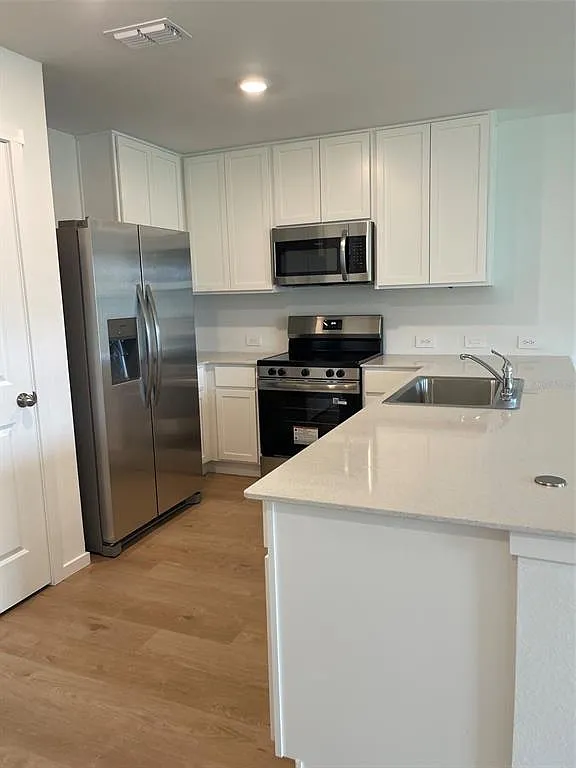 3 bed, 2.5 bath, 1386 sqft, $2,000 — Photo 3