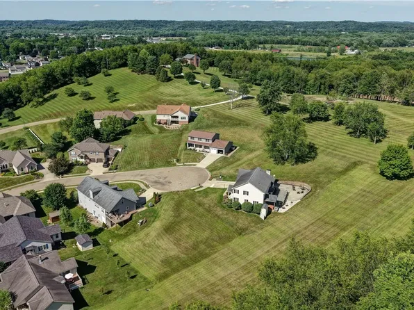 Briarwood Dr SE, New Philadelphia, OH 44663