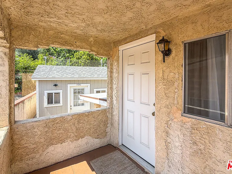 3331 1/2 City Terrace Dr — Photo 4