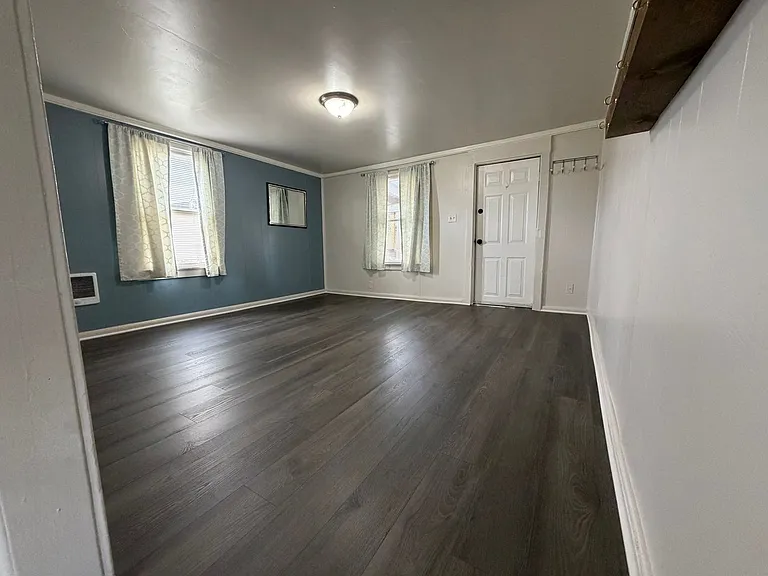 785 Park Hill Ln — Photo 3