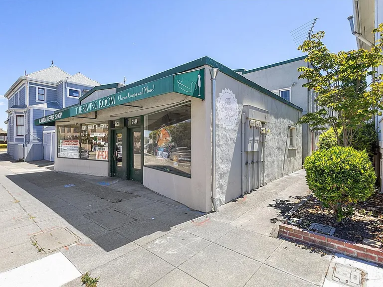 2432 Webb Ave #B — Photo 2