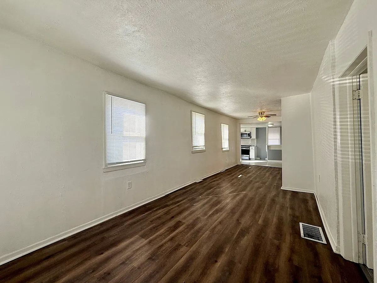 Building Photo - 4111 N Boulevard Ave