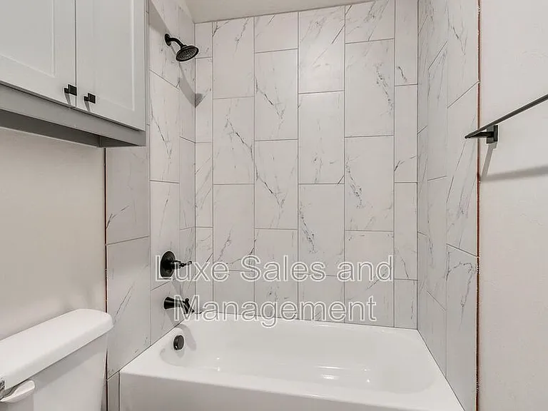 8002 NW 105th Ter — Photo 13