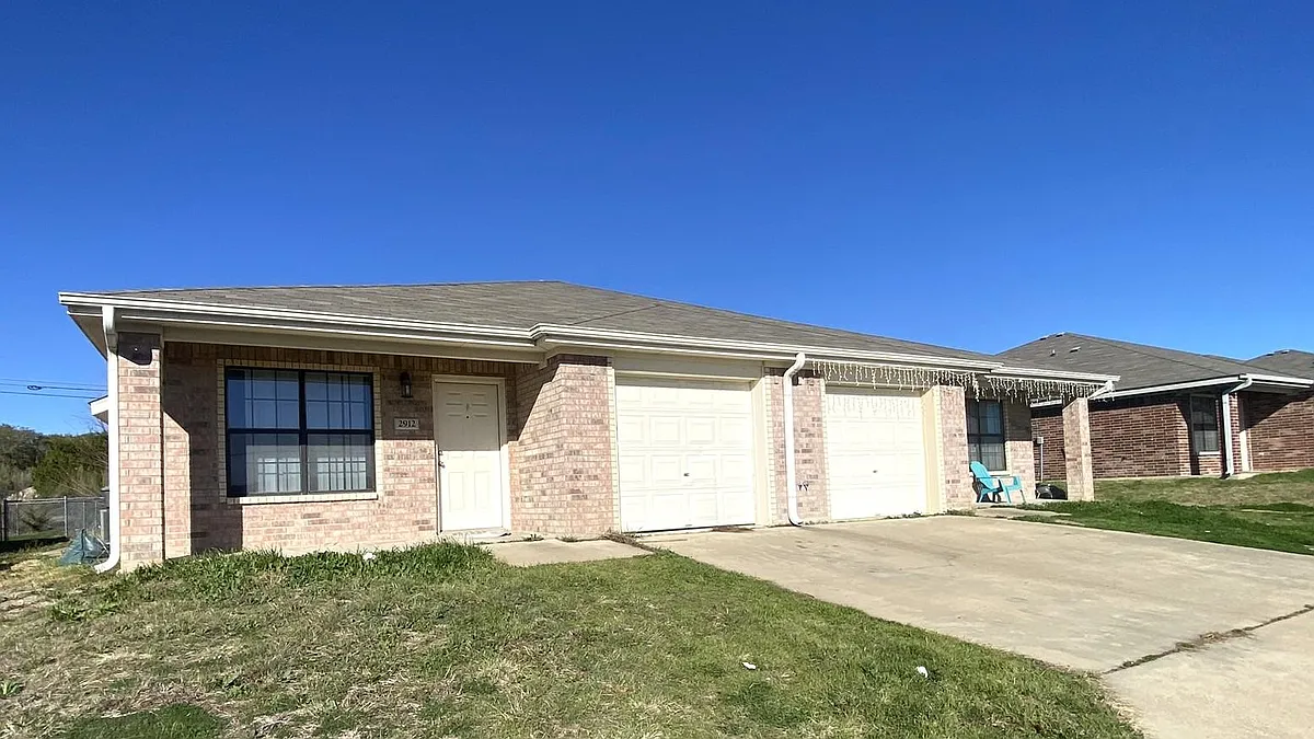 Building Photo - 2912 Ashley Dr