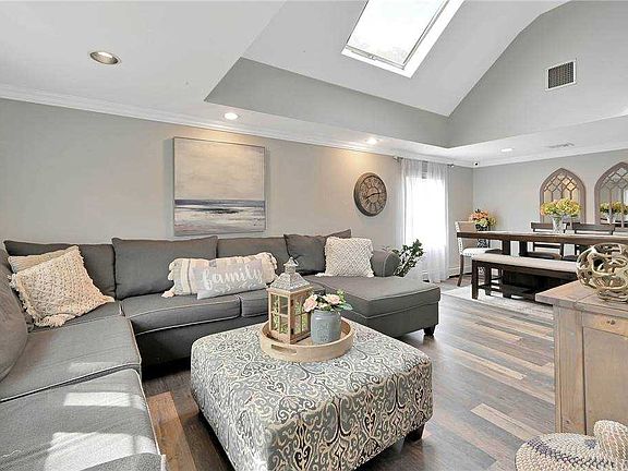 3rd image of 199 Sunflower Ln