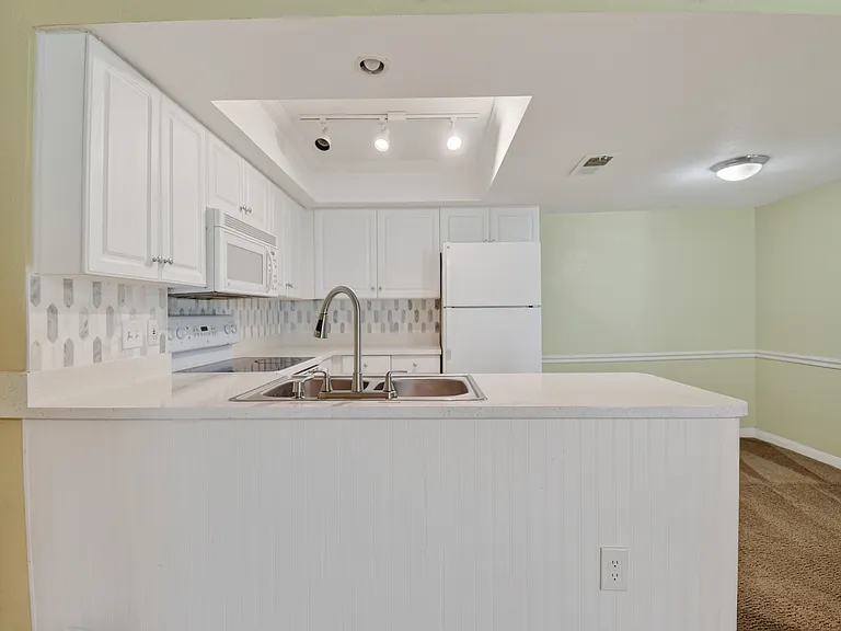 100 Fairway Park Blvd #511 — Photo 8