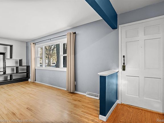 4th image of 615 W Thirteen Mile Rd