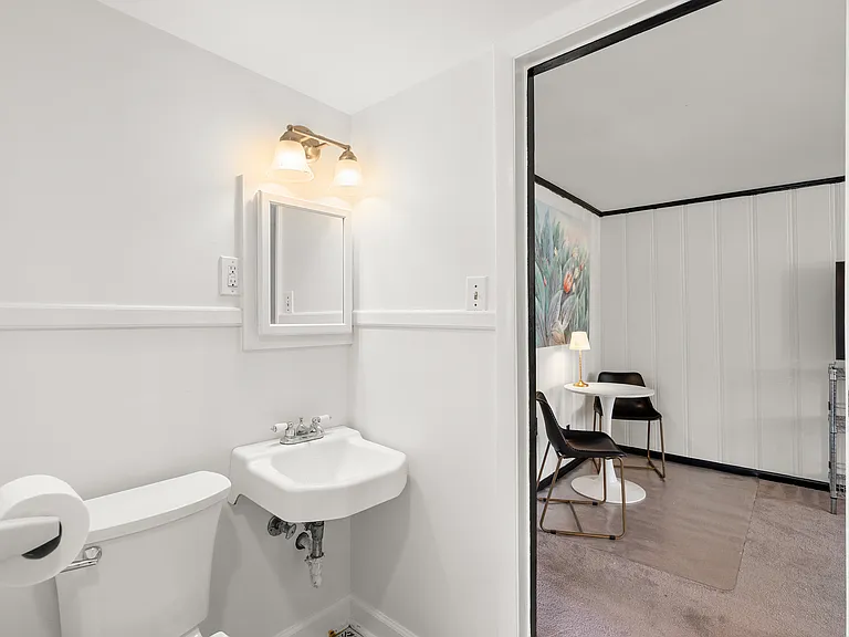 2300 Ashwood Ave — Photo 13