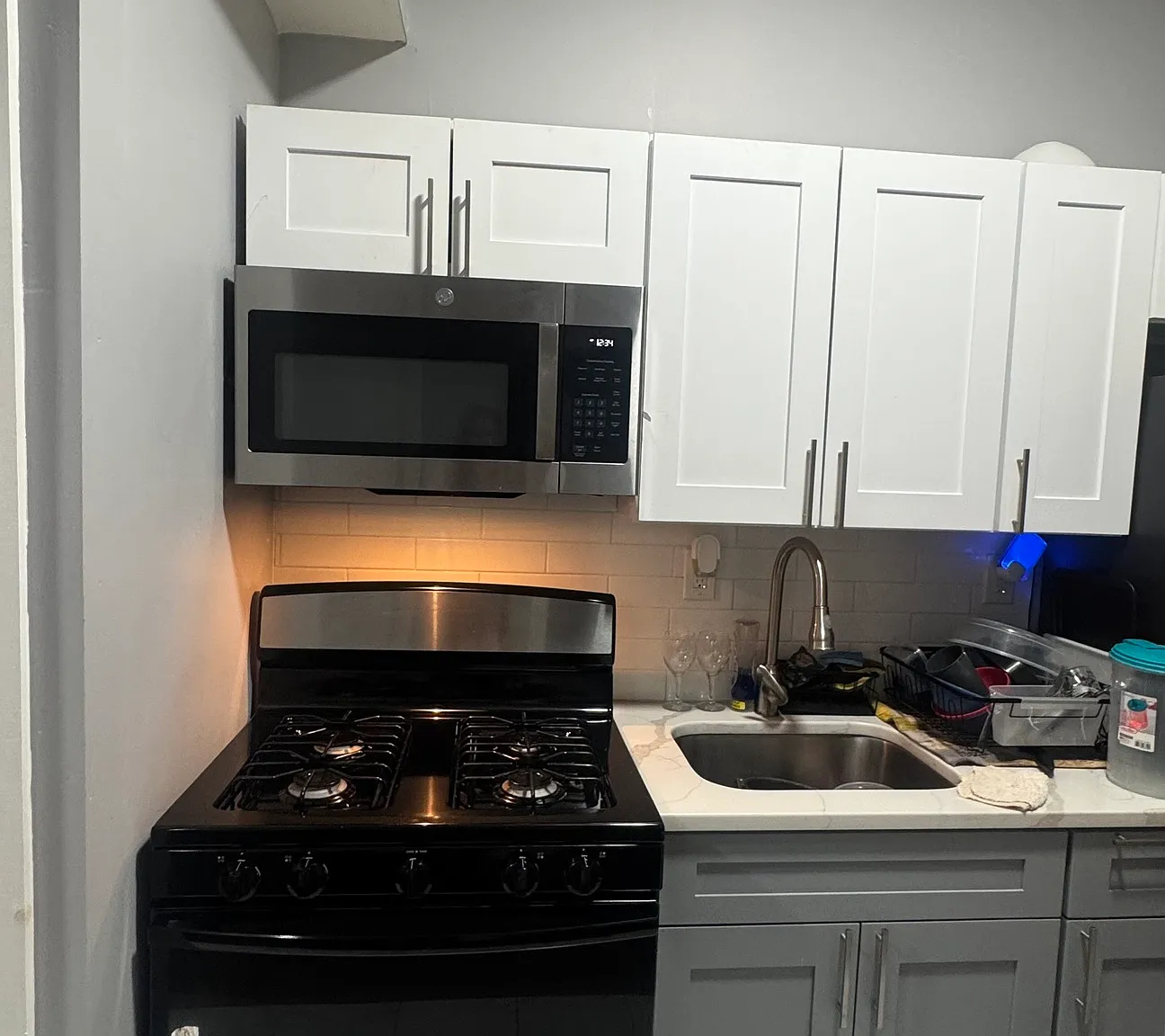 3 bed, 1.0 bath, 1000 sqft, $2,000 — Photo 1