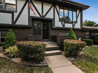 1101 Andover St, Bloomington, IL