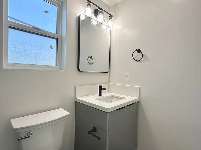 11512 Oxford Ave — Photo 29