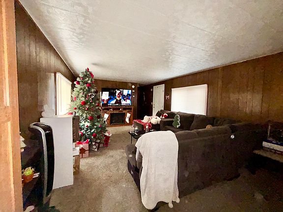 3rd image of 620 Longbow Loop SW