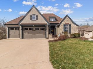 1612 SW Hedgewood Ln, Lees Summit, MO 64081