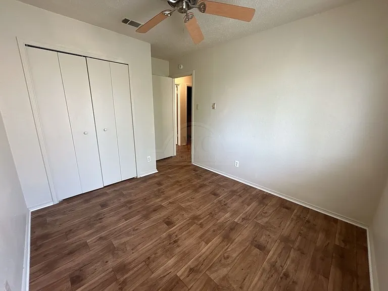 2108 Carousel Dr — Photo 15