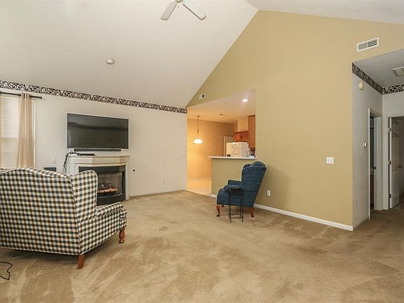 3rd image of 104 Traverse Creek Dr #B