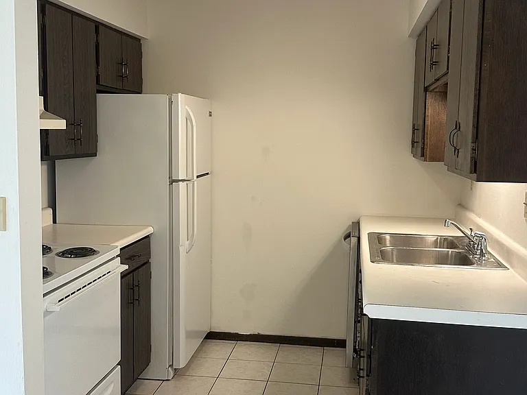 248 E Oak Cliff Ct #5 — Photo 15