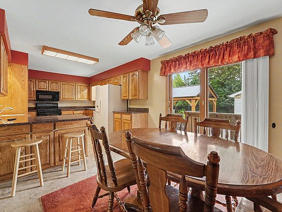 4th image of 9425 Larch Dr