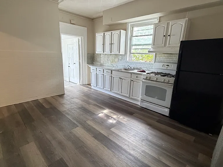 1156 E Broad St #1 — Photo 6