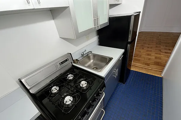 Rented by Aether Property Group | media 16