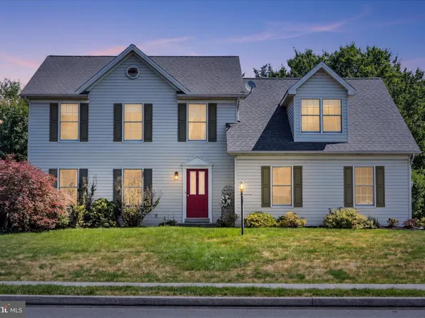 1153 Fleming Dr, Mechanicsburg, PA 17055