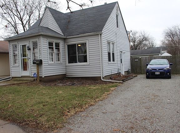 3rd image of 458 N Forest Ave