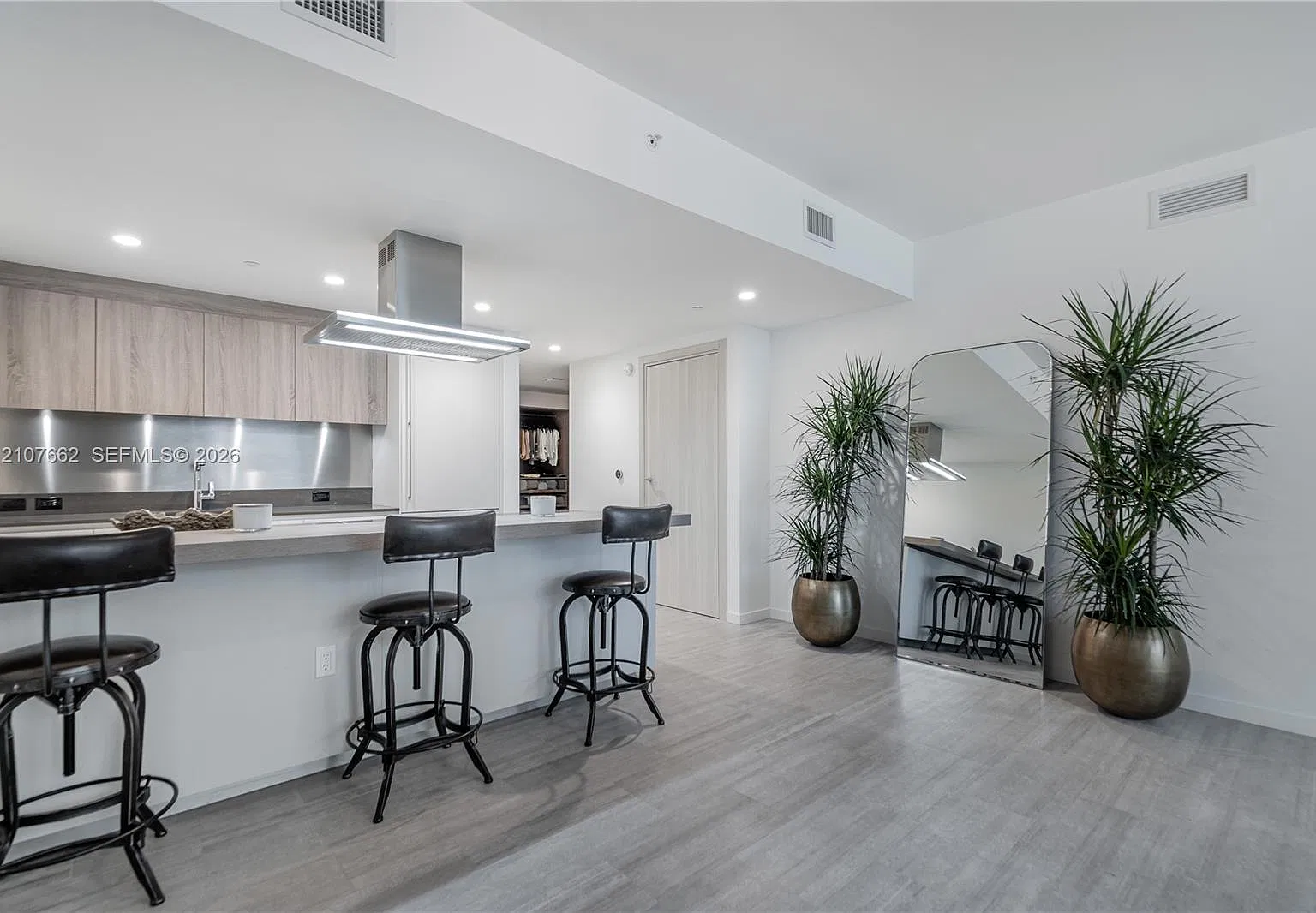 Brickell Flatiron Condo — Photo 2