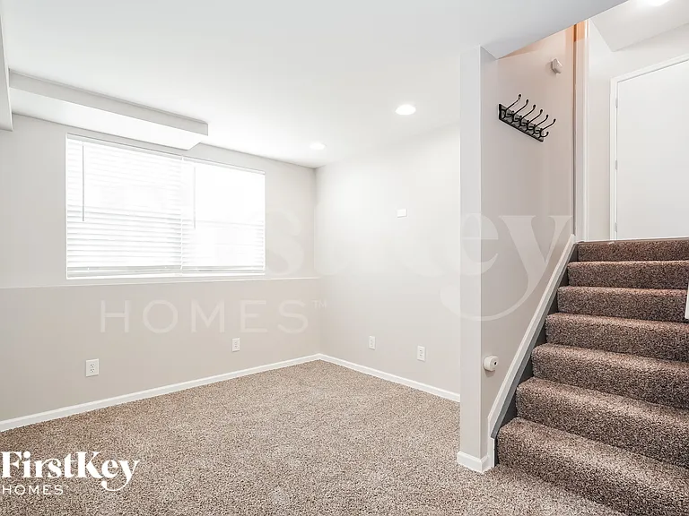 5584 Lanterns Way — Photo 10
