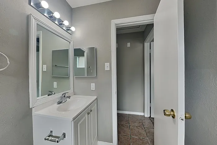 24030 Griffin House Ln — Photo 16
