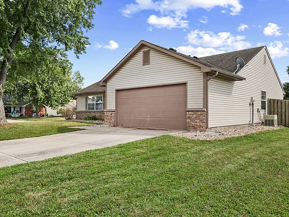 3rd image of 6039 Janel Cir