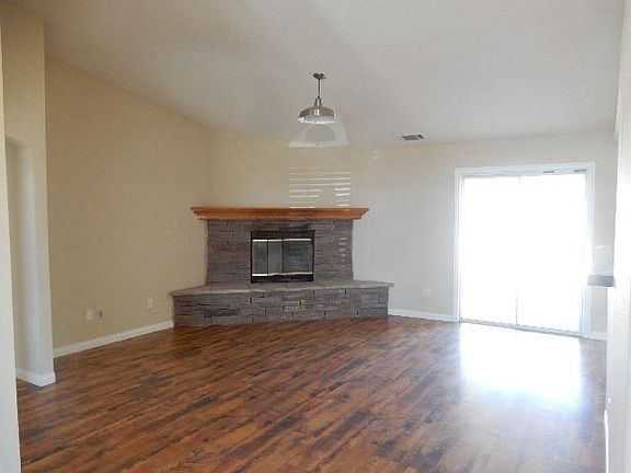 5th image of 2647 S Country Club Dr