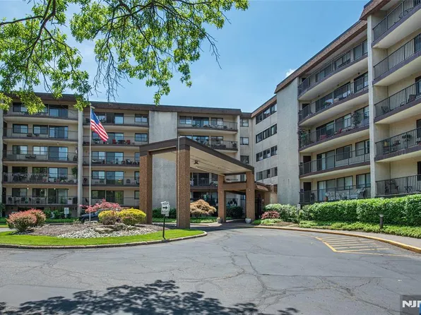 521 Piermont Ave APT 315A, River Vale, NJ 07675
