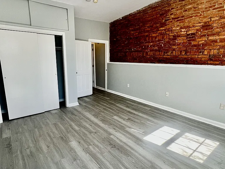2436 E Fayette St #- — Photo 10