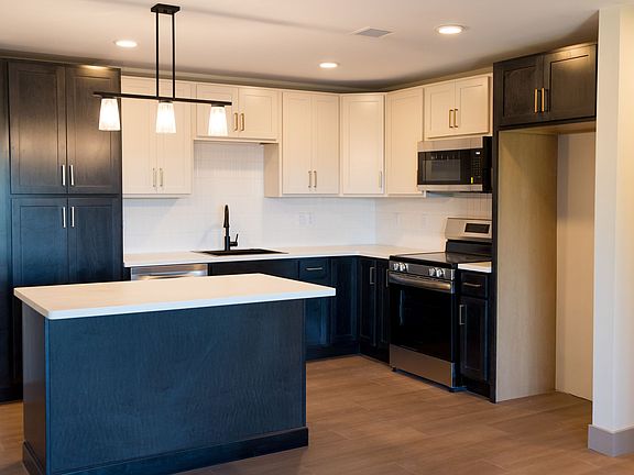 4th image of 151 Larkin Way #305
