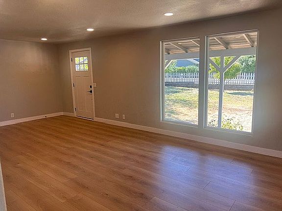 3rd image of 1837 SE Drury Ln