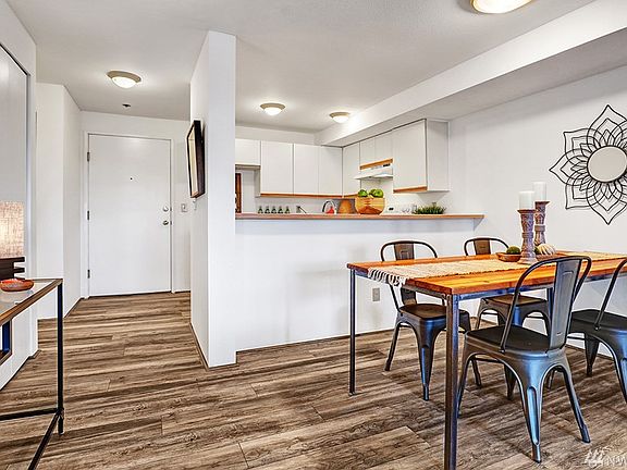 4th image of 3022 SW Bradford St APT 3