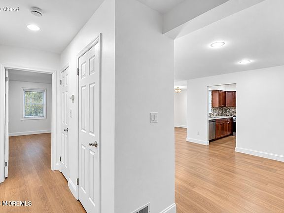 3rd image of 127 Evergreen Court