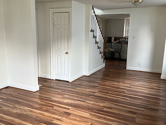 3rd image of 215 Radnor St