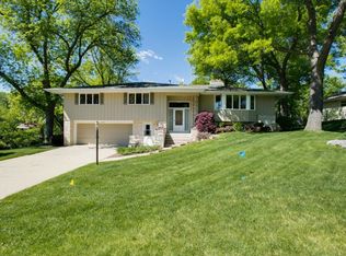 1004 Knob Hill Rd, Burnsville, MN 55337