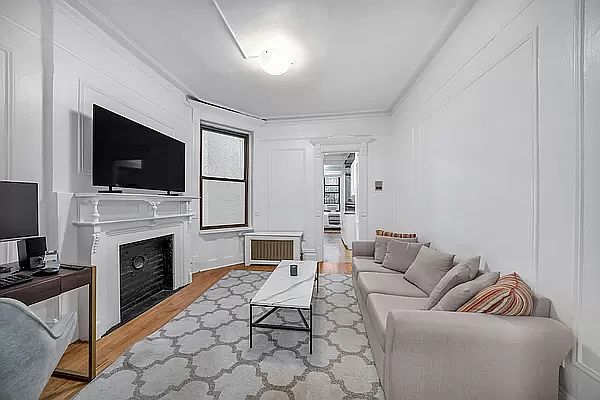 1st image of 264 W 22nd St #20