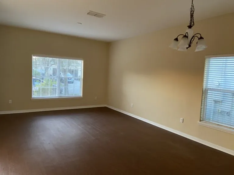 2103 Congress Ln — Photo 17
