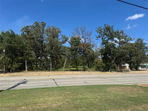 Clarksville St, Paris, TX 75460