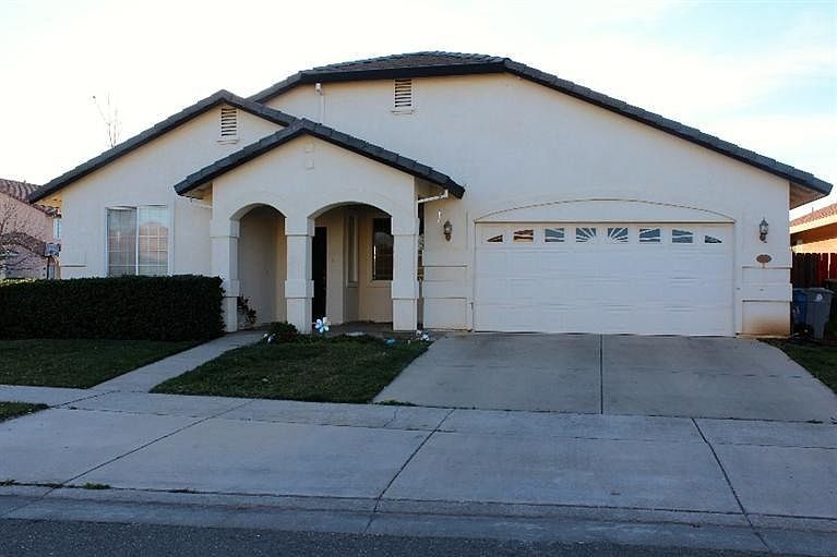 1st image of 802 Bowen Ct
